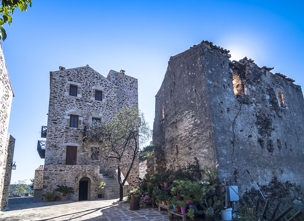 Pyrgos Petropoulaki 2/50