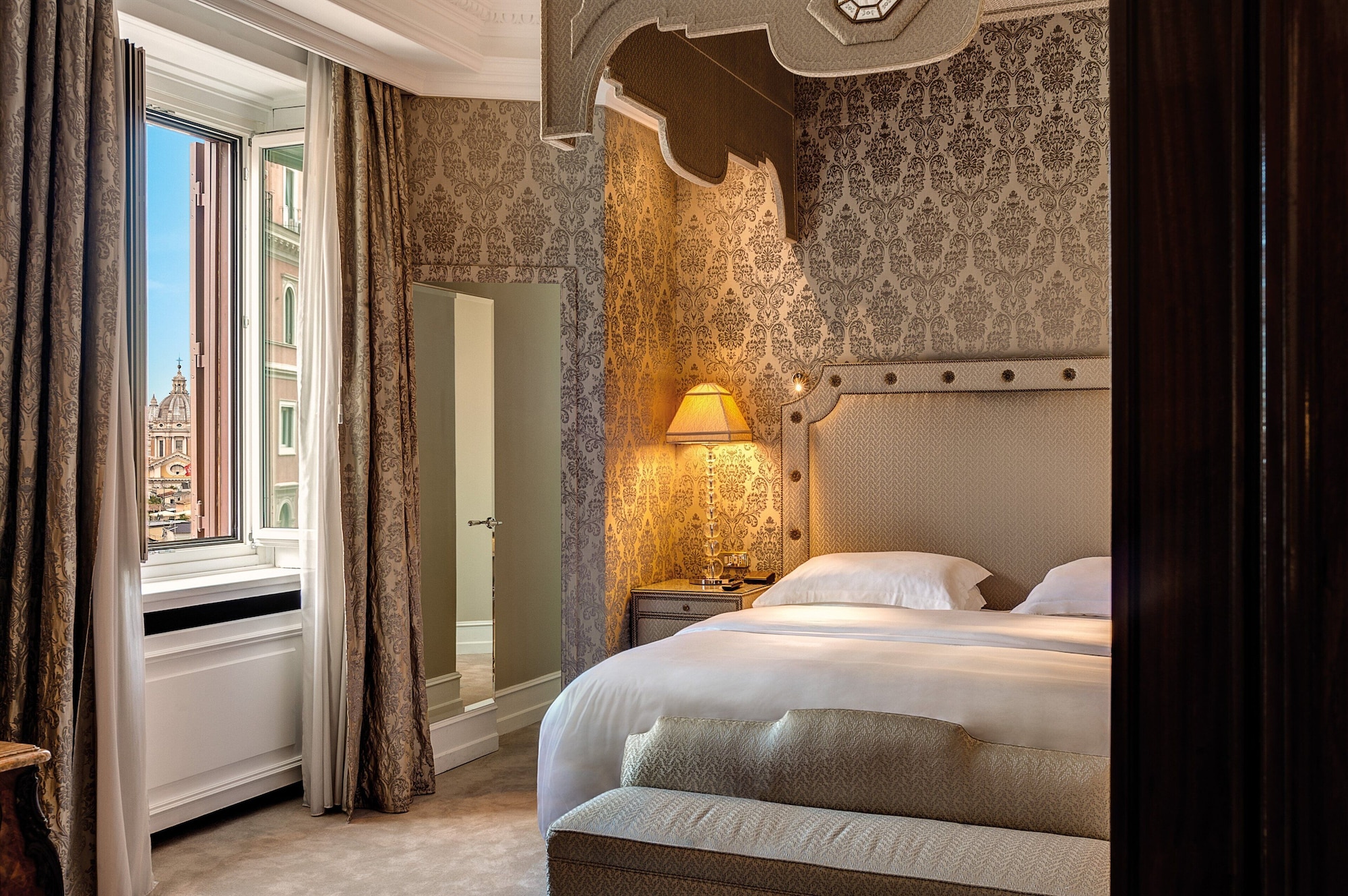 Grand, Forum, Deluxe, Suite, King Bed