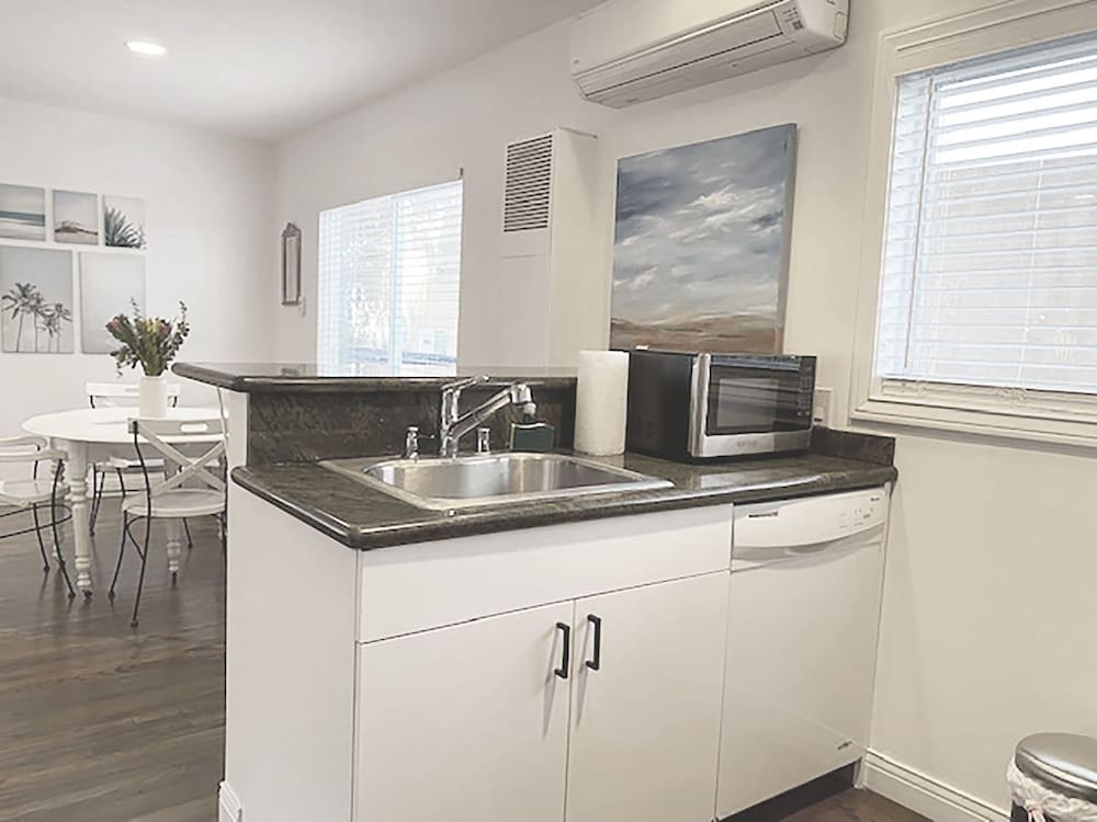Malibu Beach Paradise Apartments 10/50