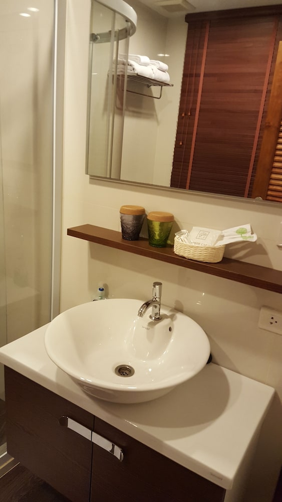 Nandha Hotel 69/71