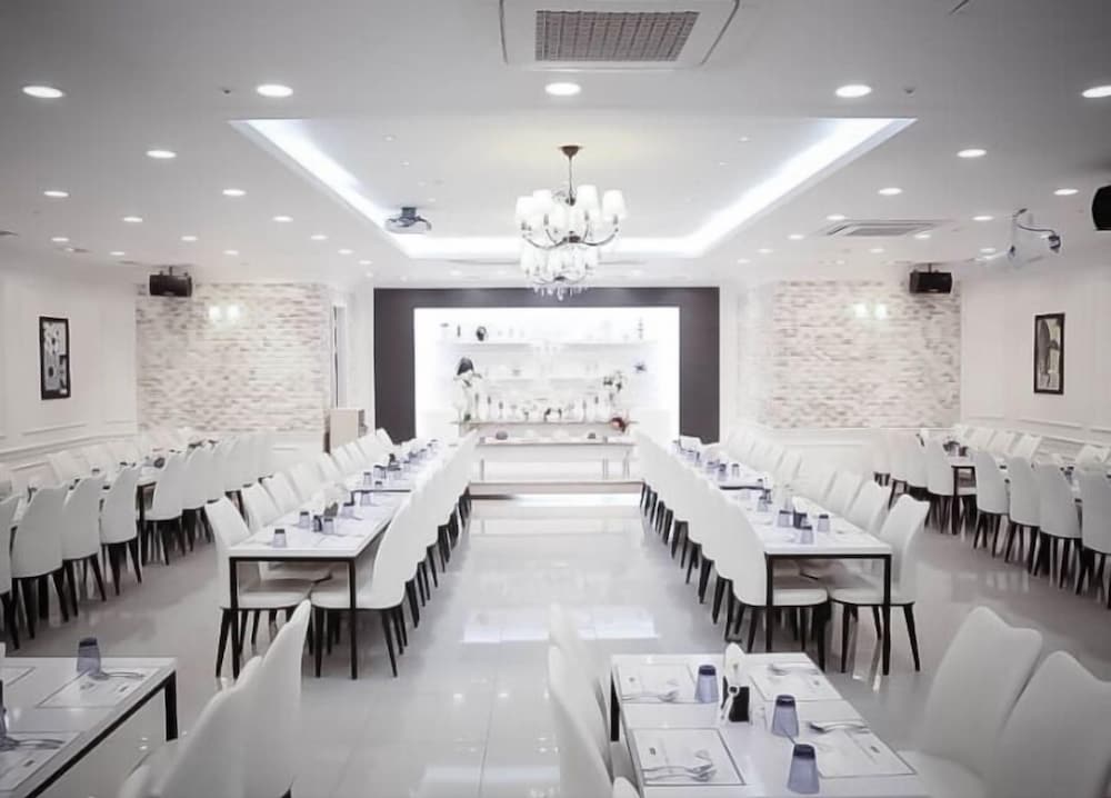 Noblesse Hotel 41/50
