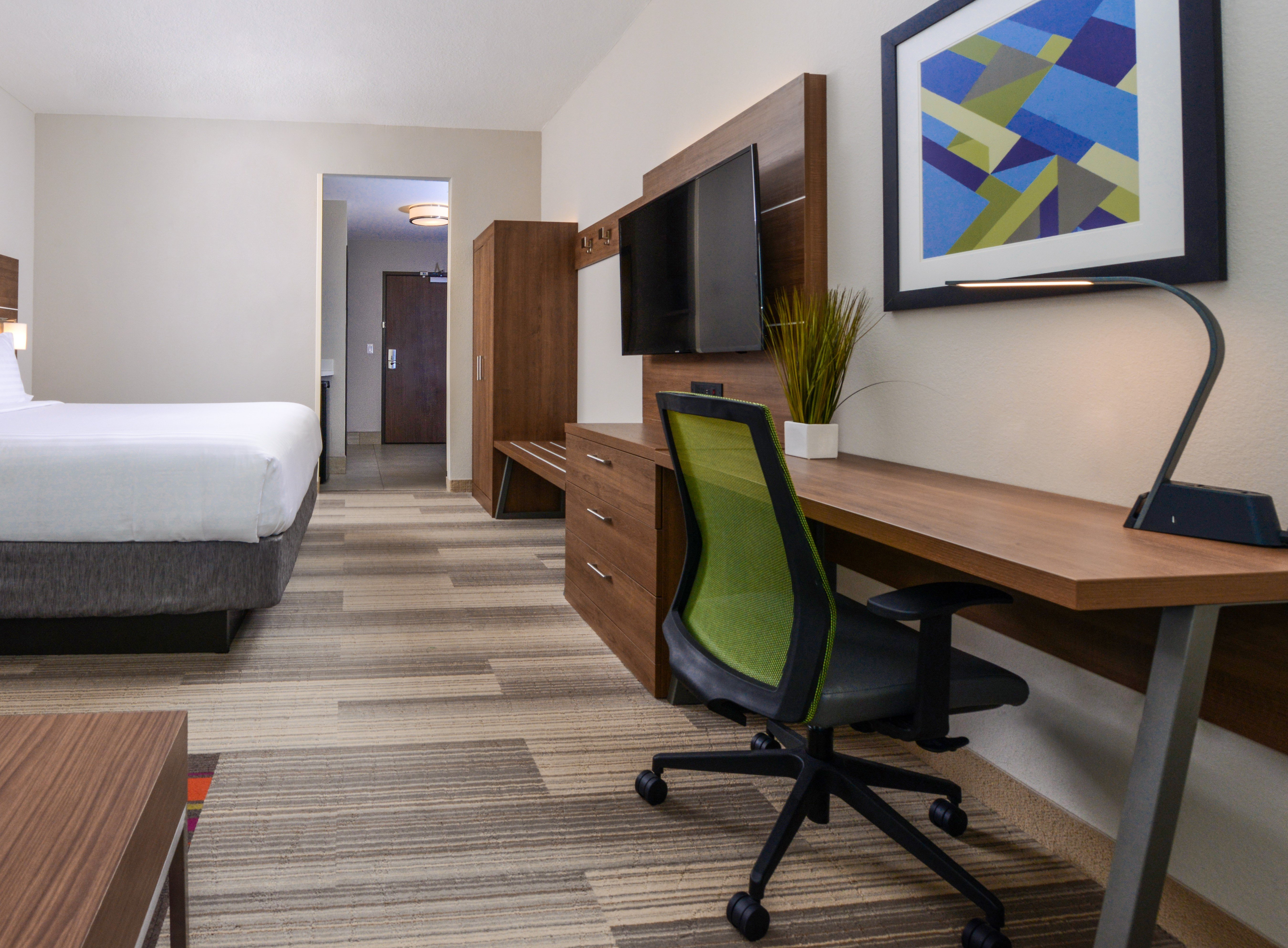 Holiday Inn Express & Suites Ruskin - Sun City 55/59