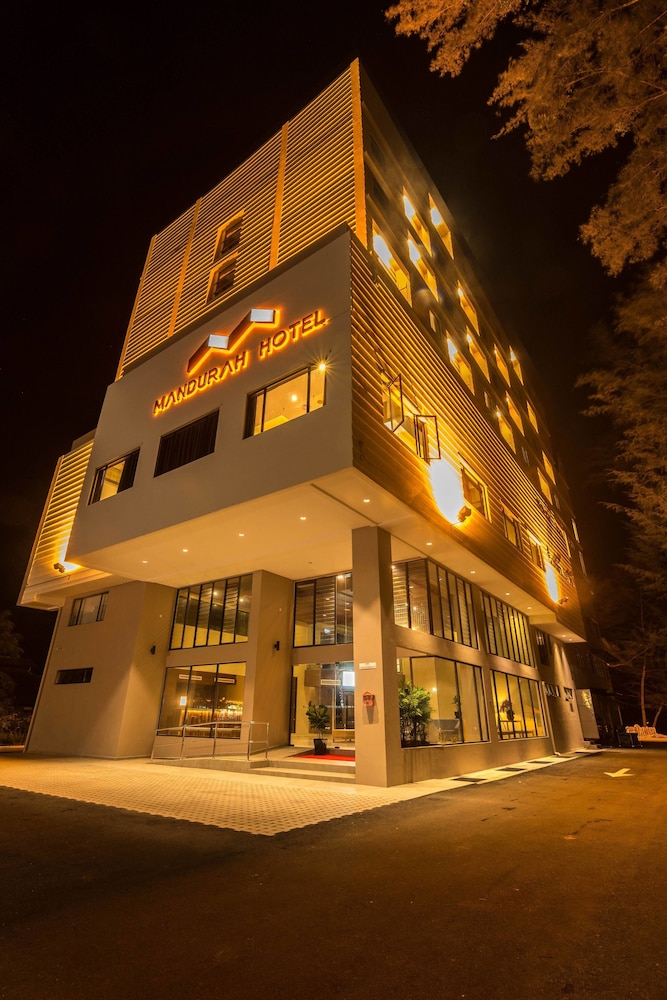 Mandurah Hotel 1/19