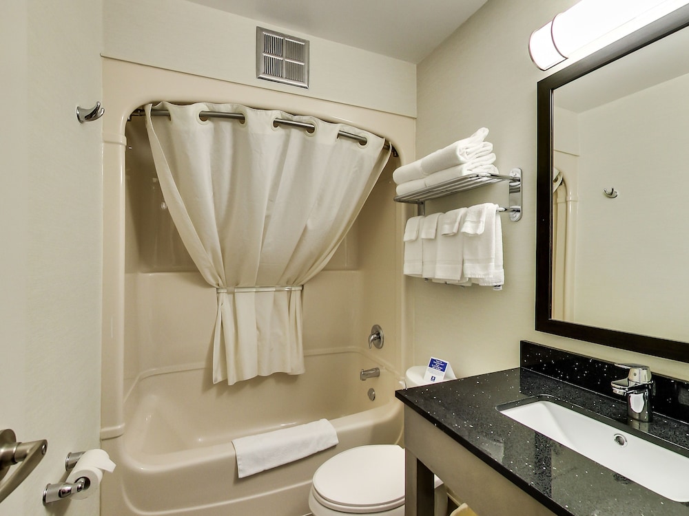 Spark by Hilton Oshawa 30/43