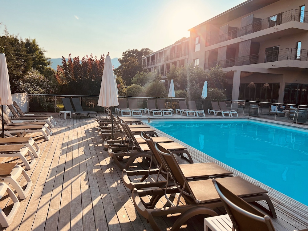 Hotel Restaurant Spa La Madrague 67/68