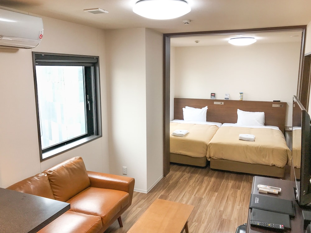 LUXURY, TWIN BEDS