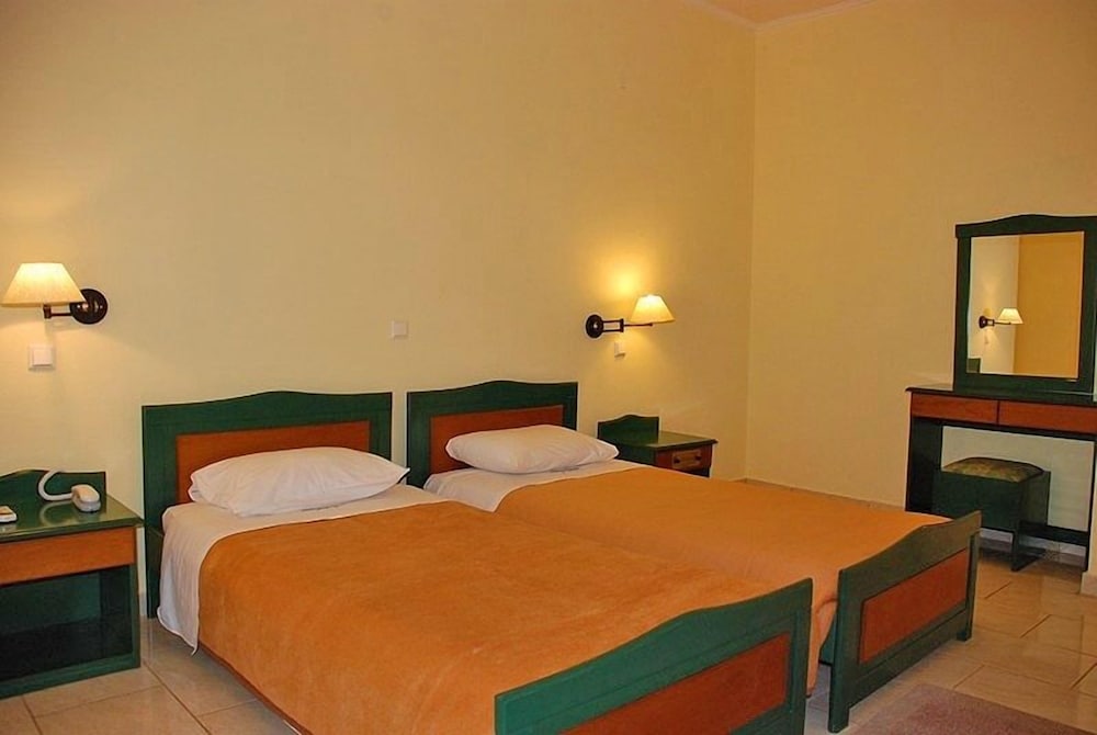 Paramonas Hotel 14/50