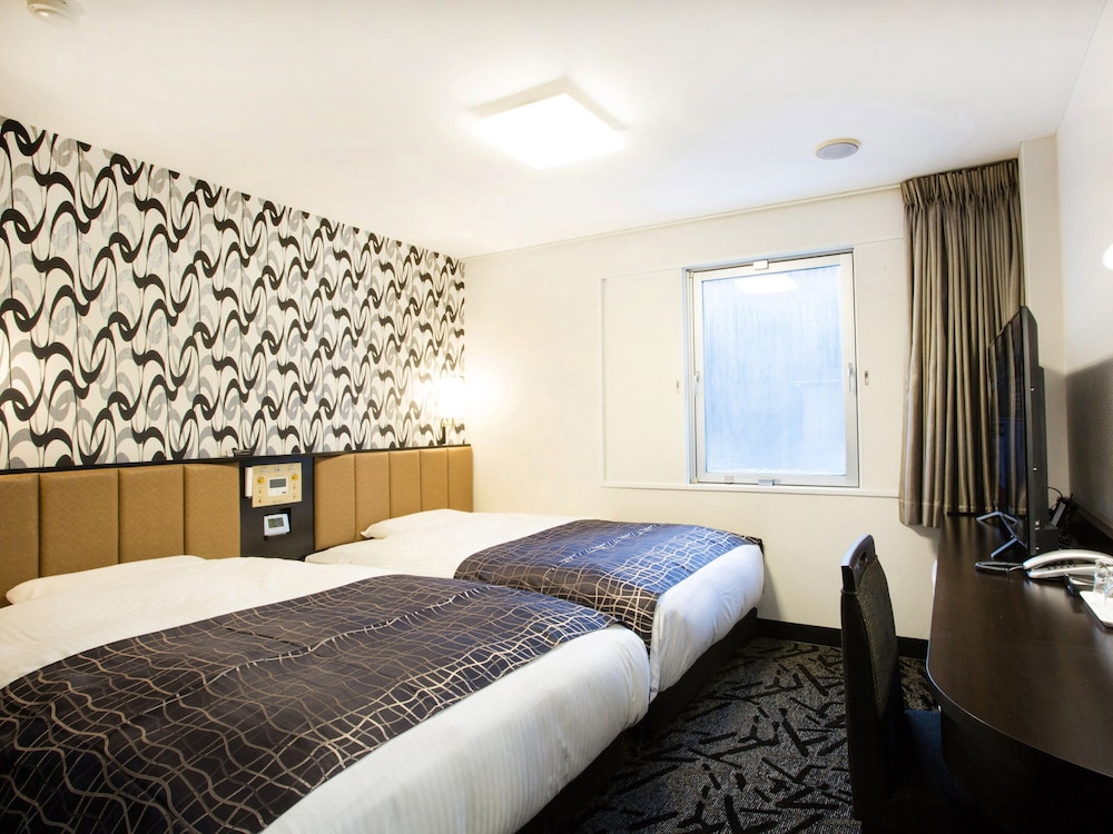 ROOM, TWIN BEDS