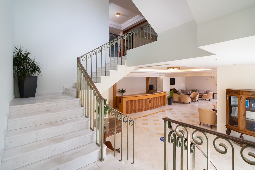 Avalon Palace Hotel by GHH in Zakynthos