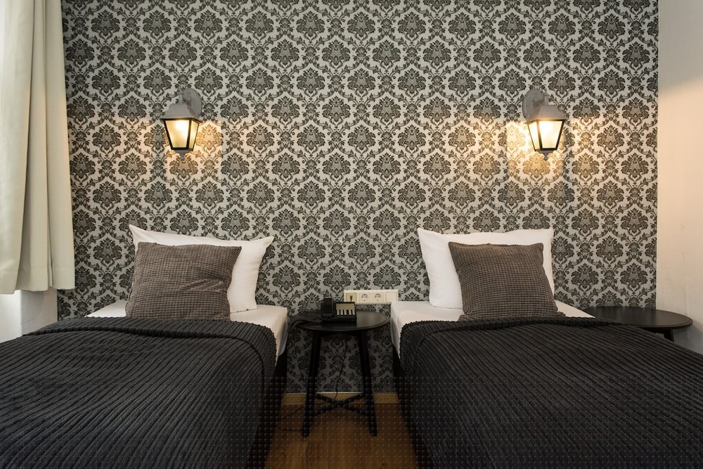 Old Town Hotel 45/72