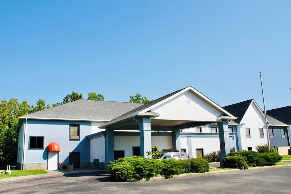 Grand Vista Hotel and Suites 2/61
