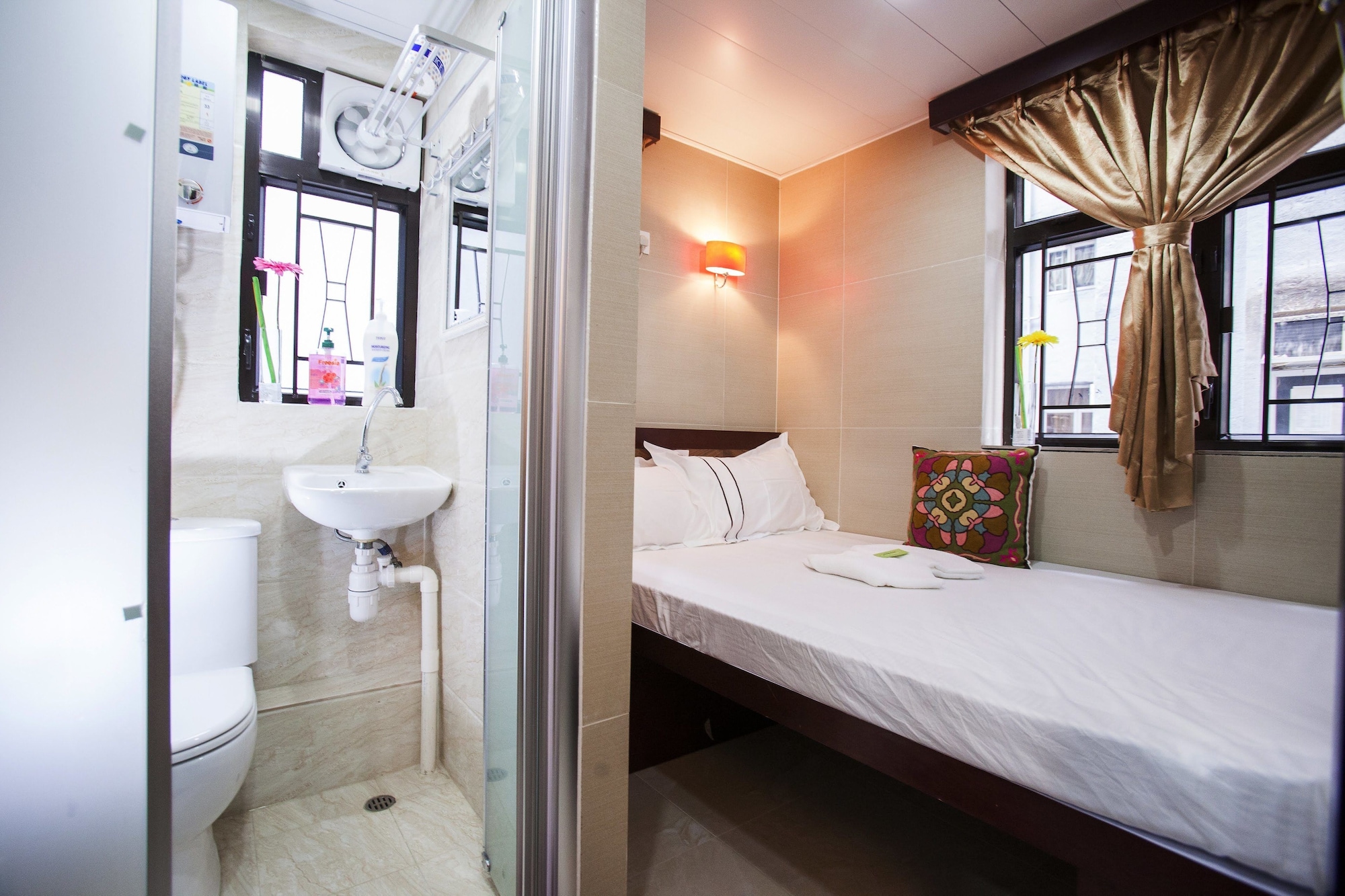 ROOM, SINGLE