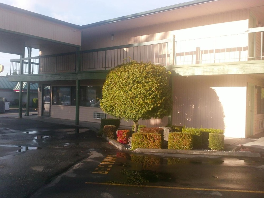 Sunrise Inn 49/59