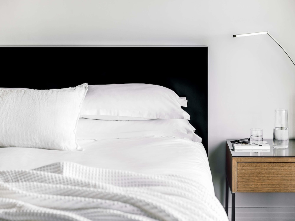 SUPERIOR, KING BED