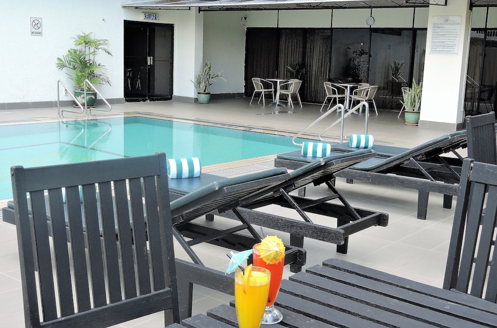HOTEL GRAND CONTINENTAL KUCHING 11/89