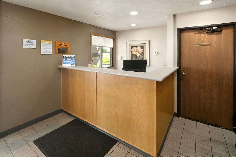Days Inn by Wyndham Willmar 4/33