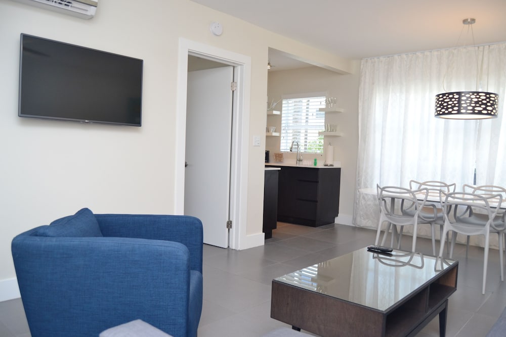 Royal Palms Resort And Spa A North Beach Village Resort Hotel 68/80