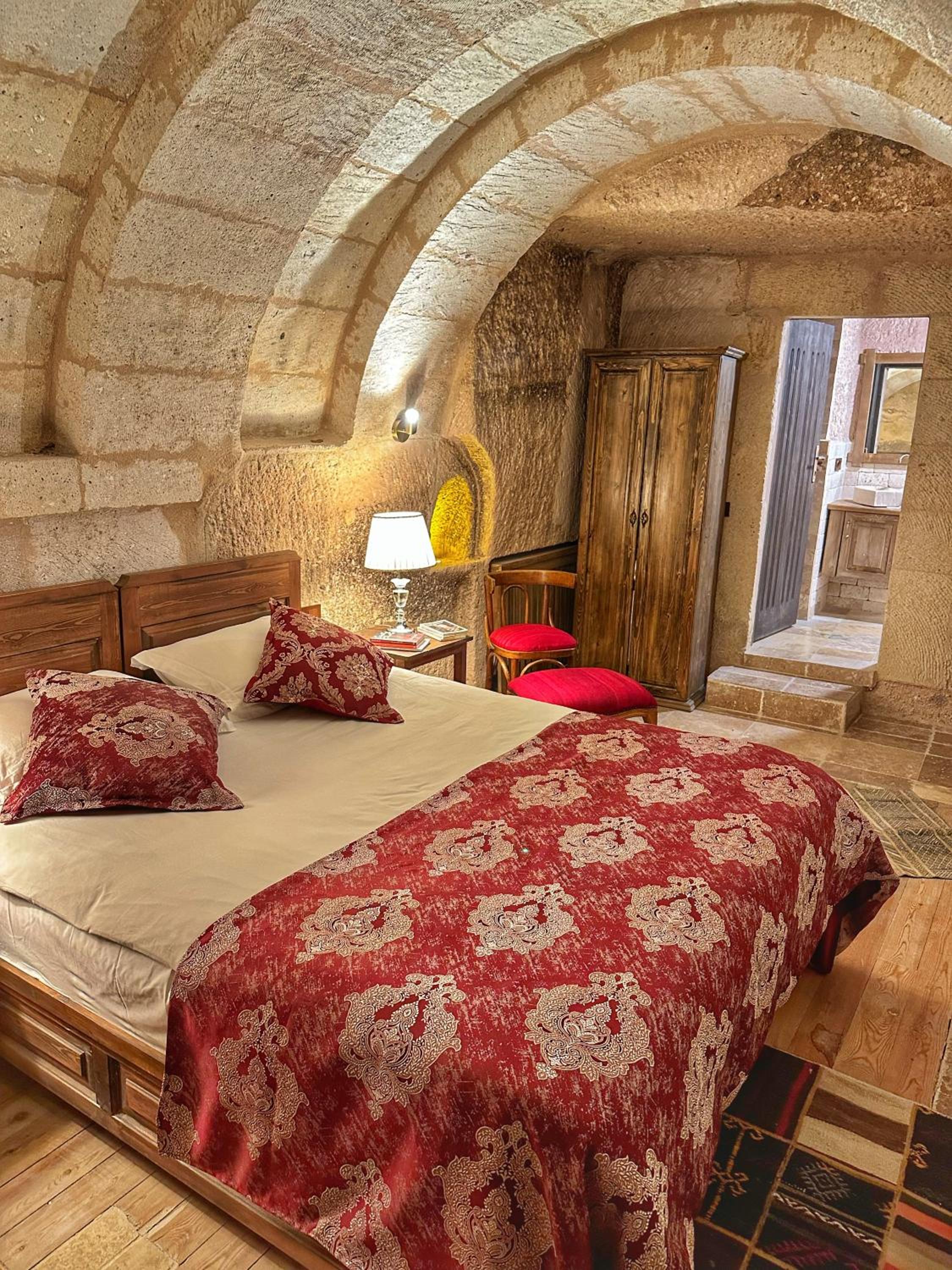 Cozy, Cave