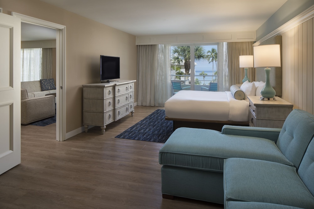 Edgewater Beach Hotel 38/64