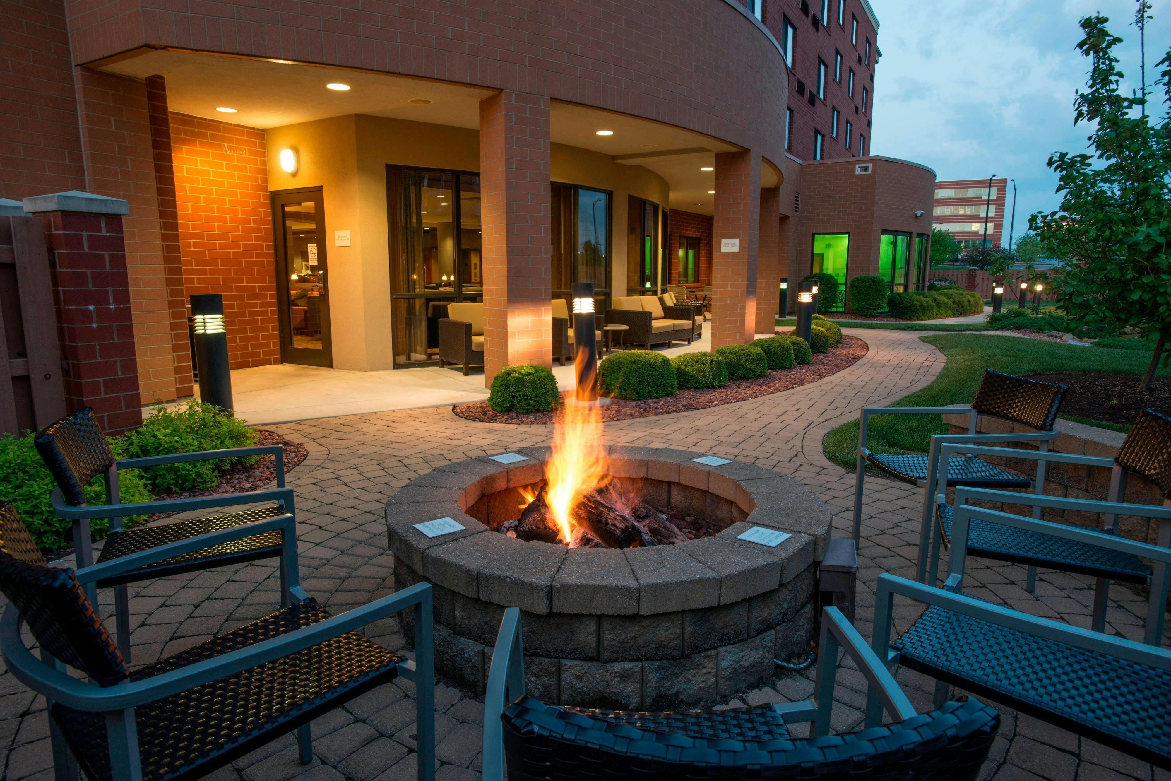 Courtyard By Marriott Cincinnati North At Union Centre 48/50