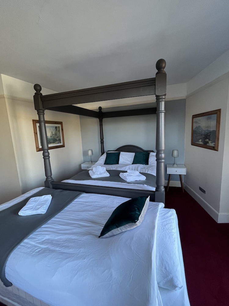 The Castle Hotel 19/30