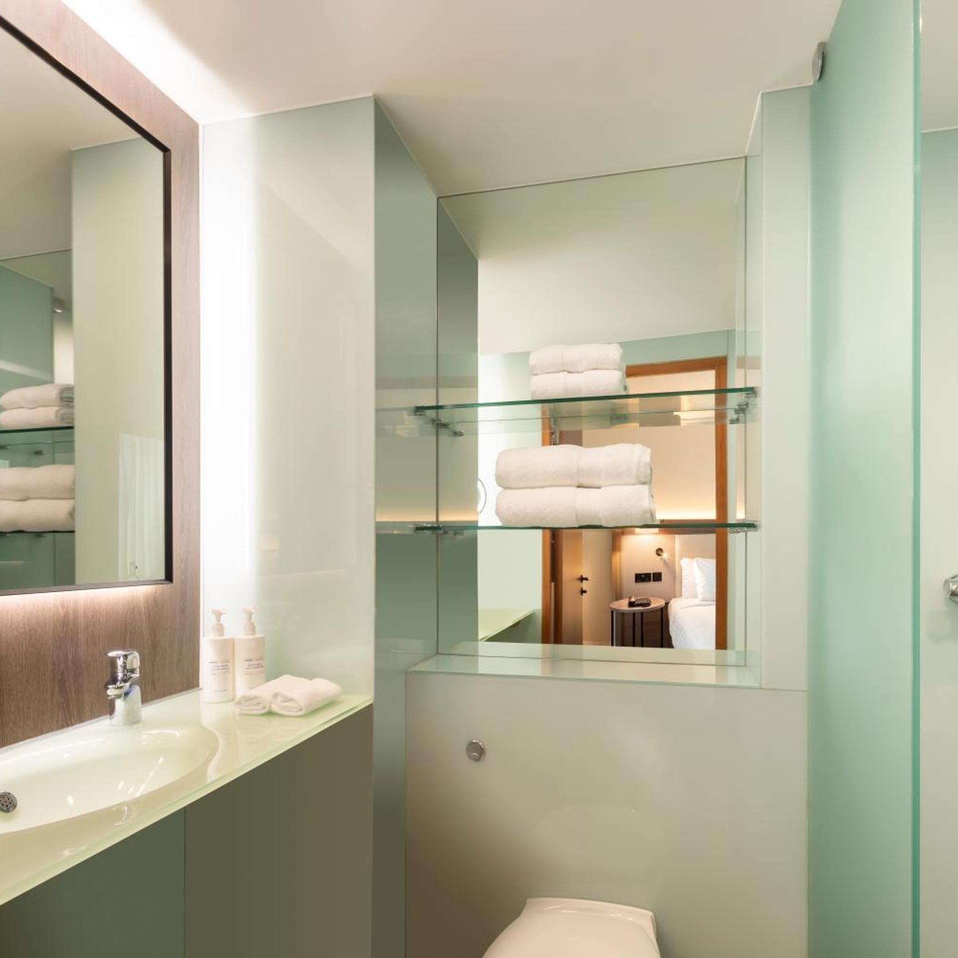 غرفة تنفيذية بسريرين منفصلين مع أريكة، AC Hotel by Marriott Birmingham NEC and Airport 4/4