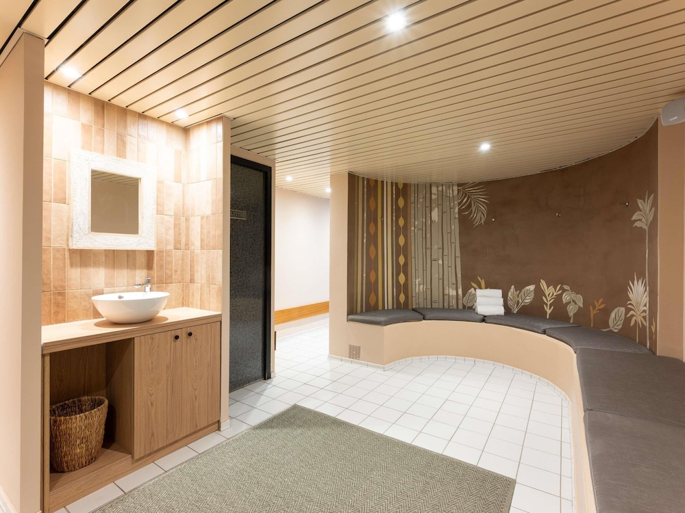 swimming pool spa