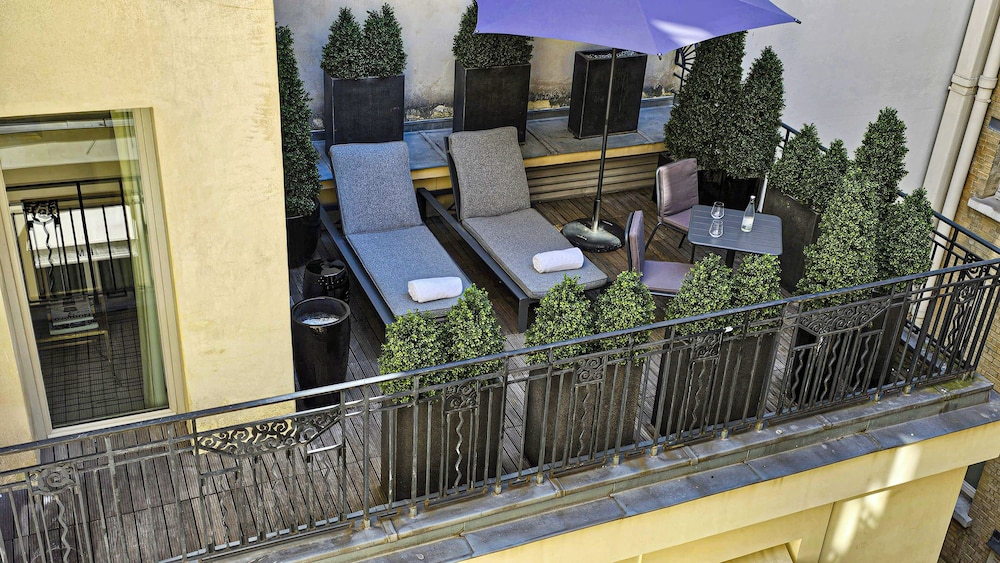 Hotel Montaigne 64/69