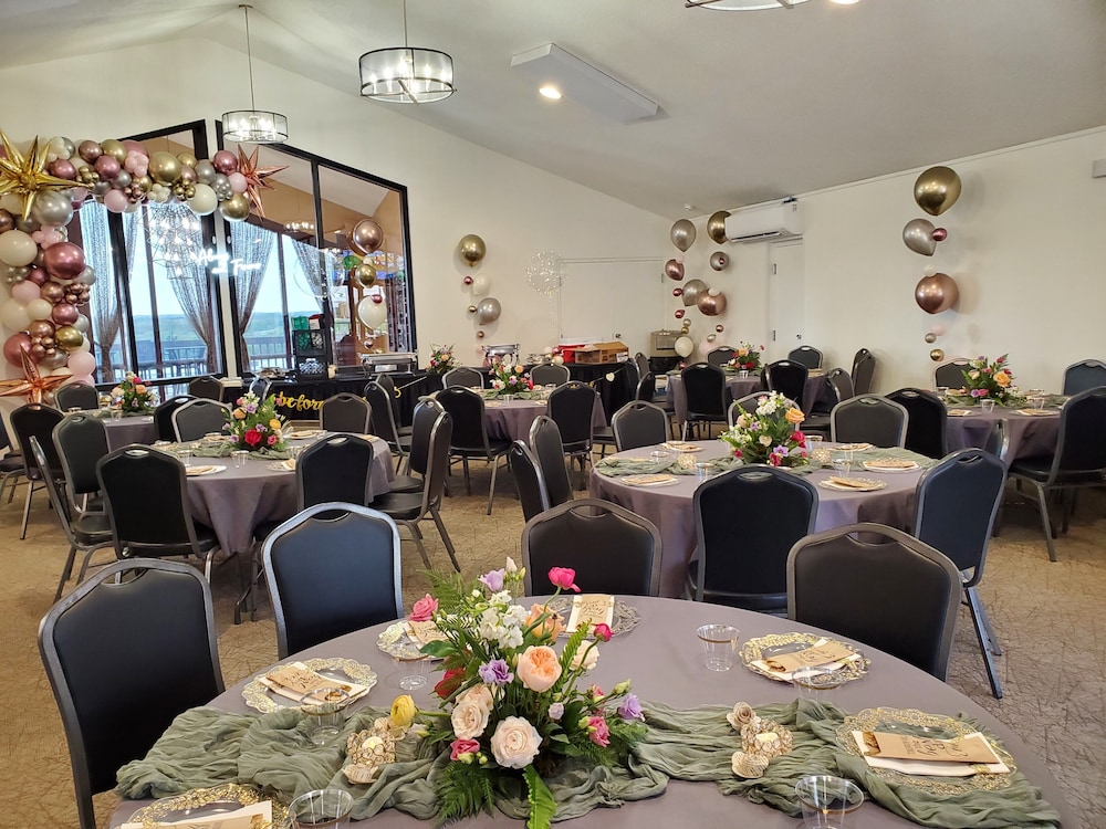 PINEMARK Inn Suites Events 32/50