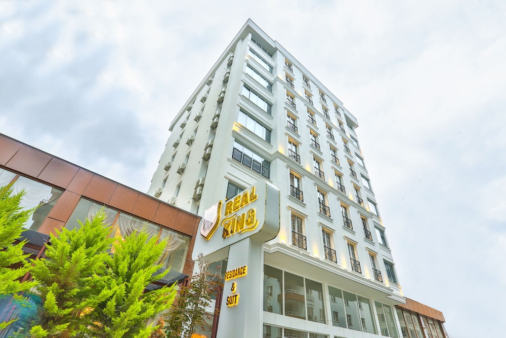 Real King Suit Otel 1/50