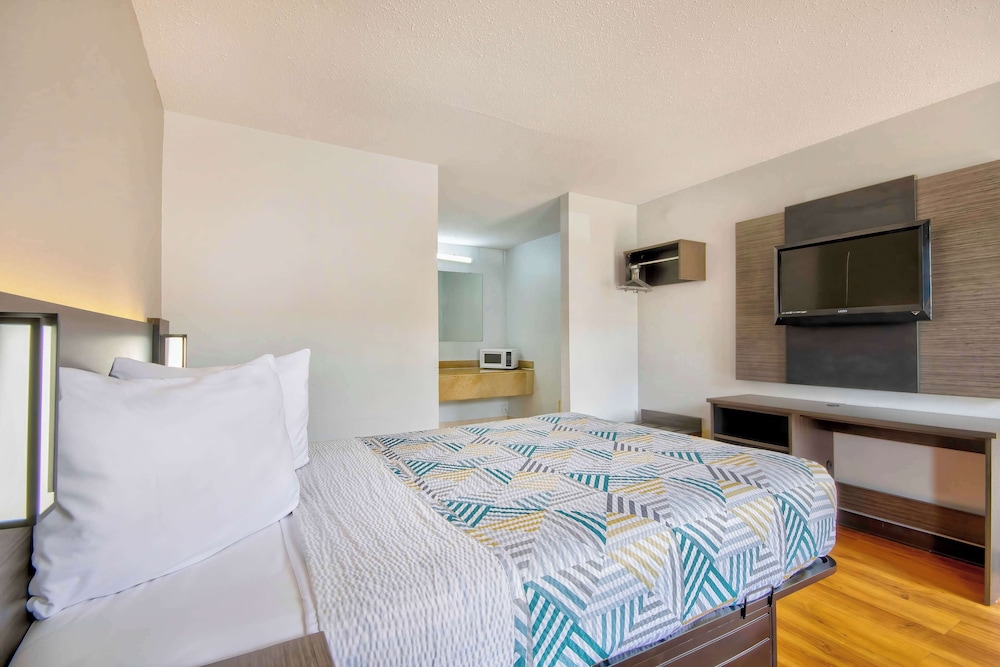 STANDARD, KING BED, ACCESSIBLE