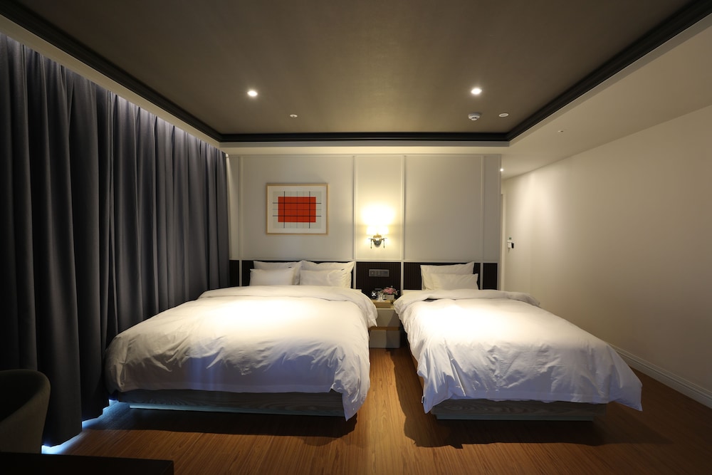 Spa, 1 Double and 1 Single Bed