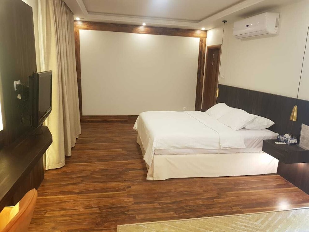 Julphar Hotel 16/42