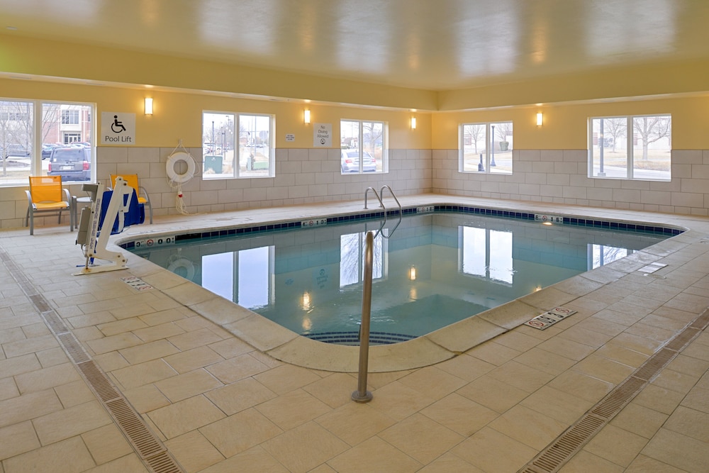 Holiday Inn Express Hotel And Suites Omaha West 3/46