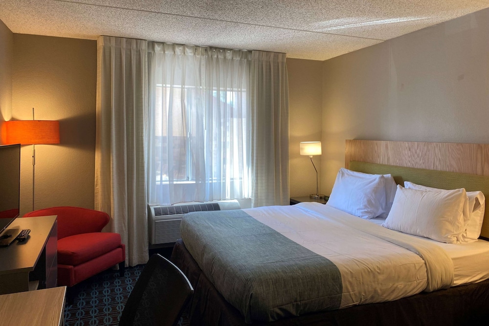 Wingate by Wyndham Chandler 5/40