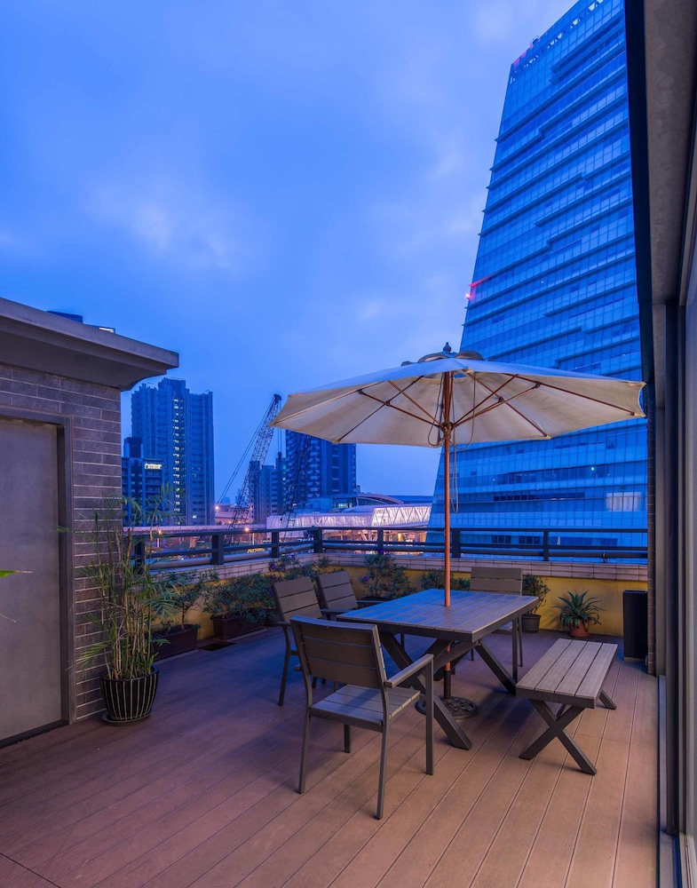Forward Hotel Nangang 64/70