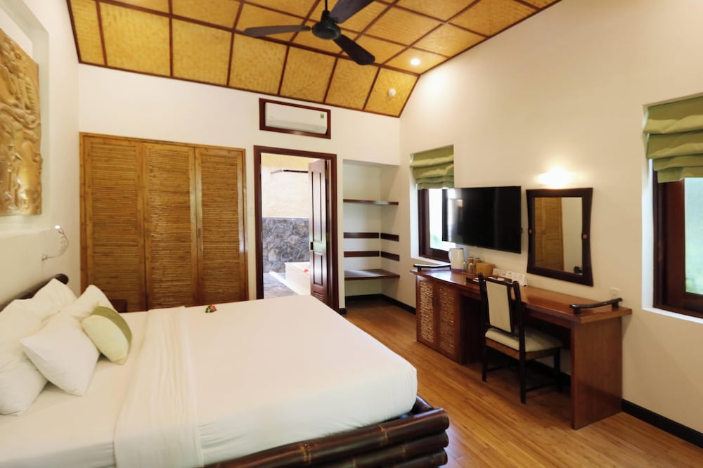 SEA BREEZE, BUNGALOW