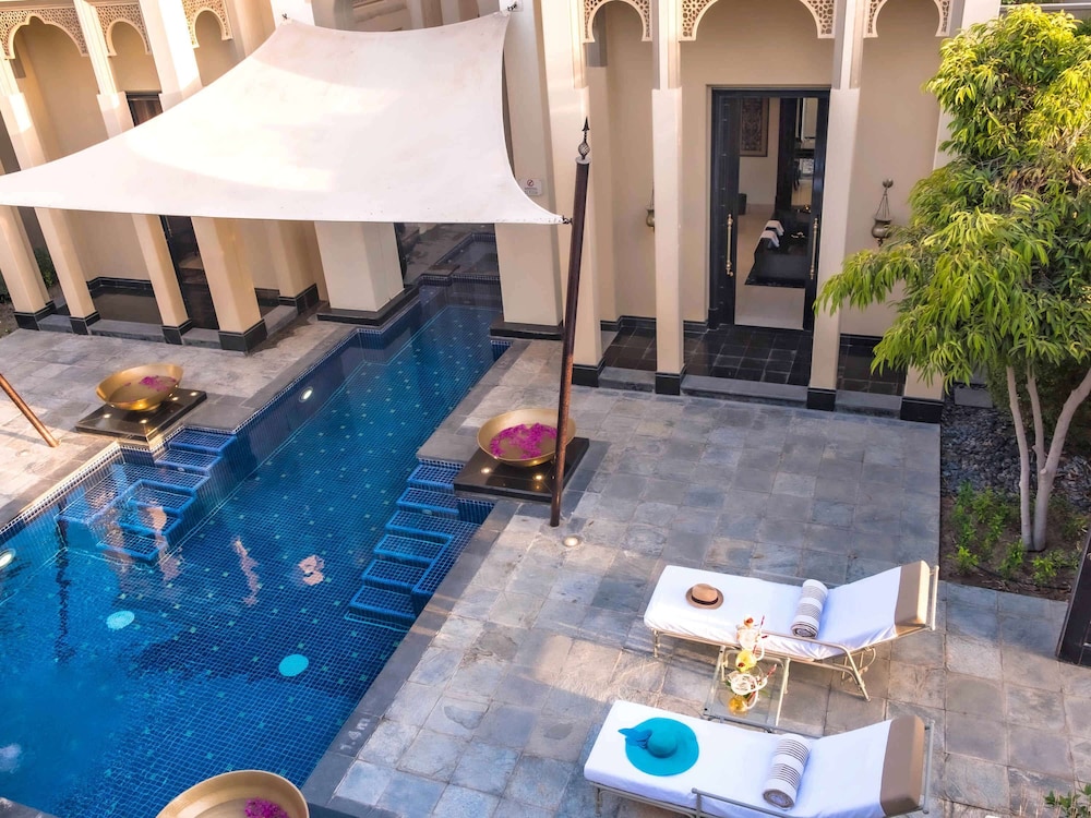 Raffles Al Areen Palace Bahrain 11/69