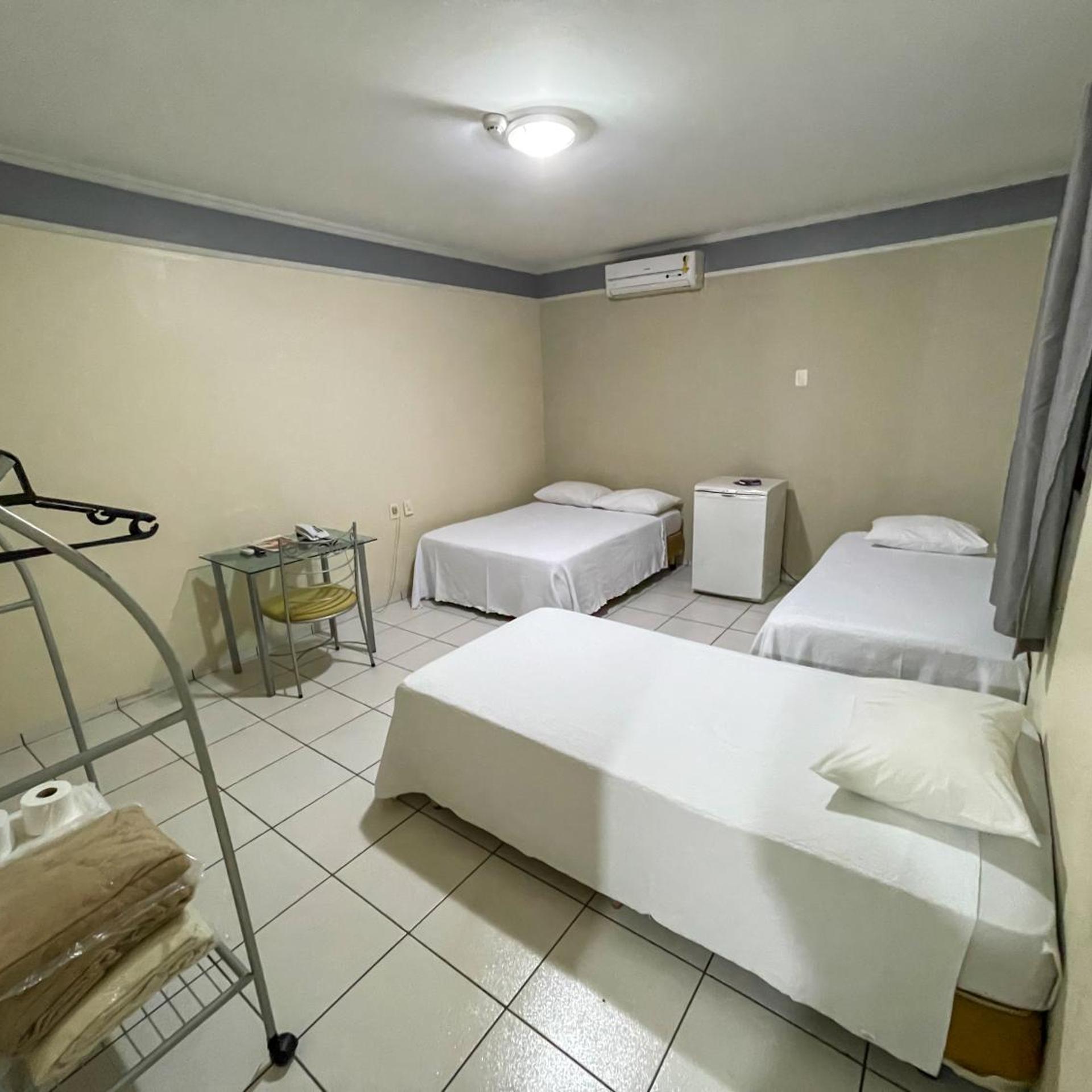 CANADA HOTEL 24/54