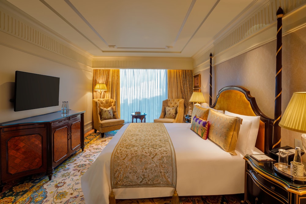LUXURY, SUITE
