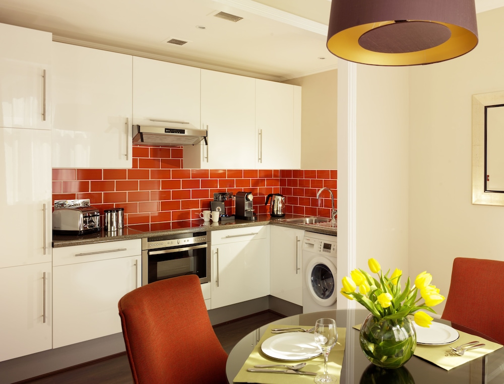 51 Buckingham Gatetaj Suites Residences 71/83
