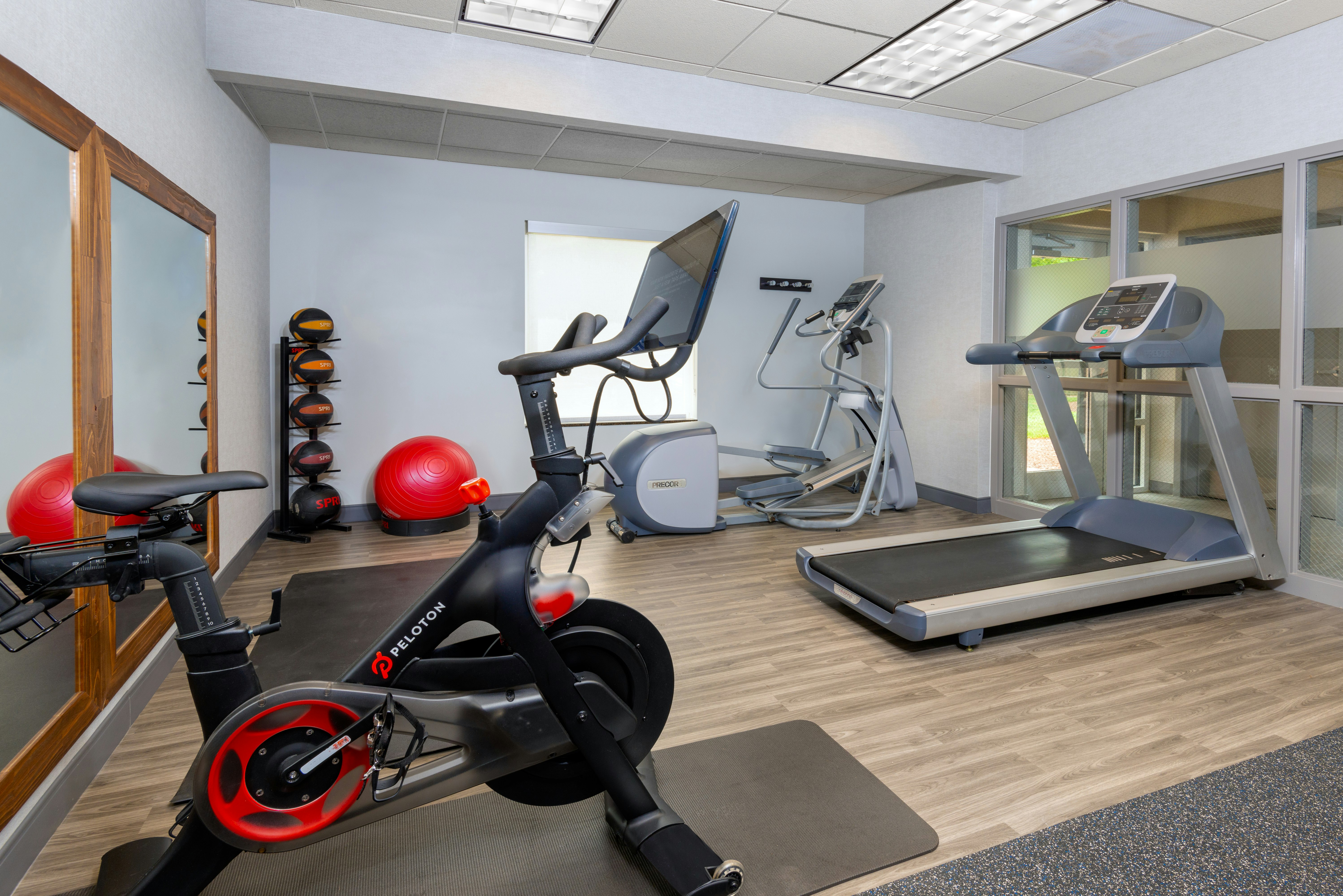 Hampton Inn Suites Murfreesboro 27/73