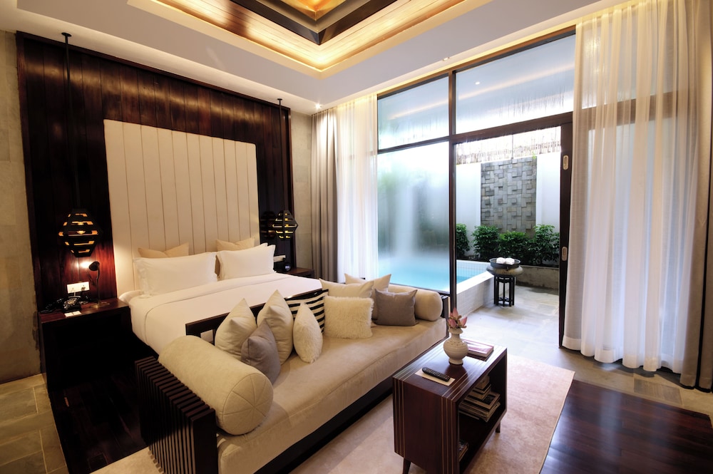Junior Suite, King Bed, Plunge Pool