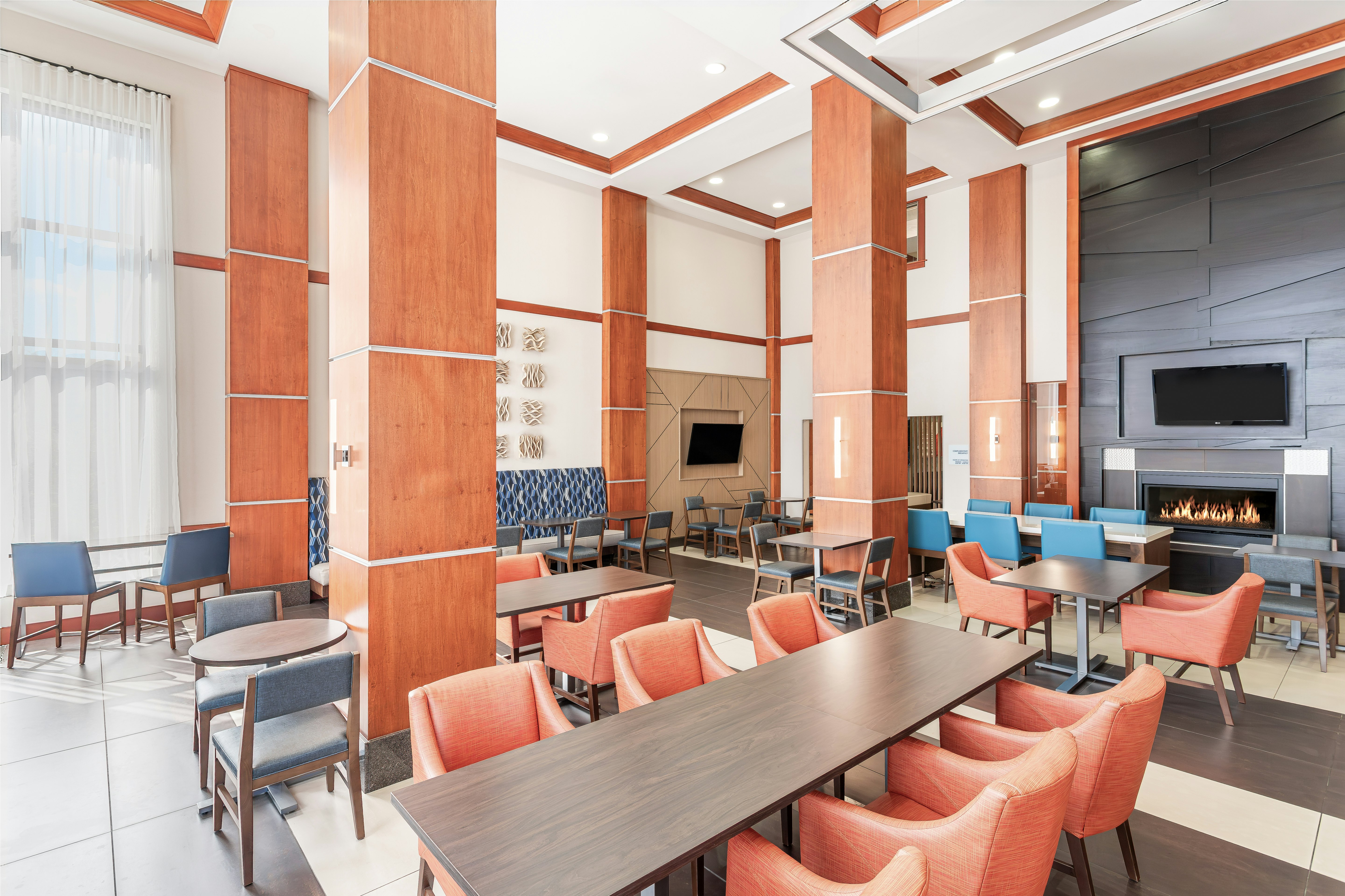 Holiday Inn Express Hotel And Suites Columbus Edinburgh 42/46