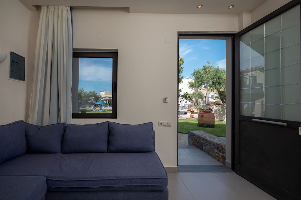 Creteco Hotel & Suites 50/72