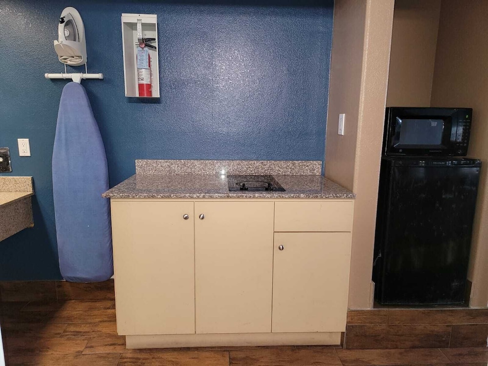 Texas Inn & Suites Raymondville 37/55