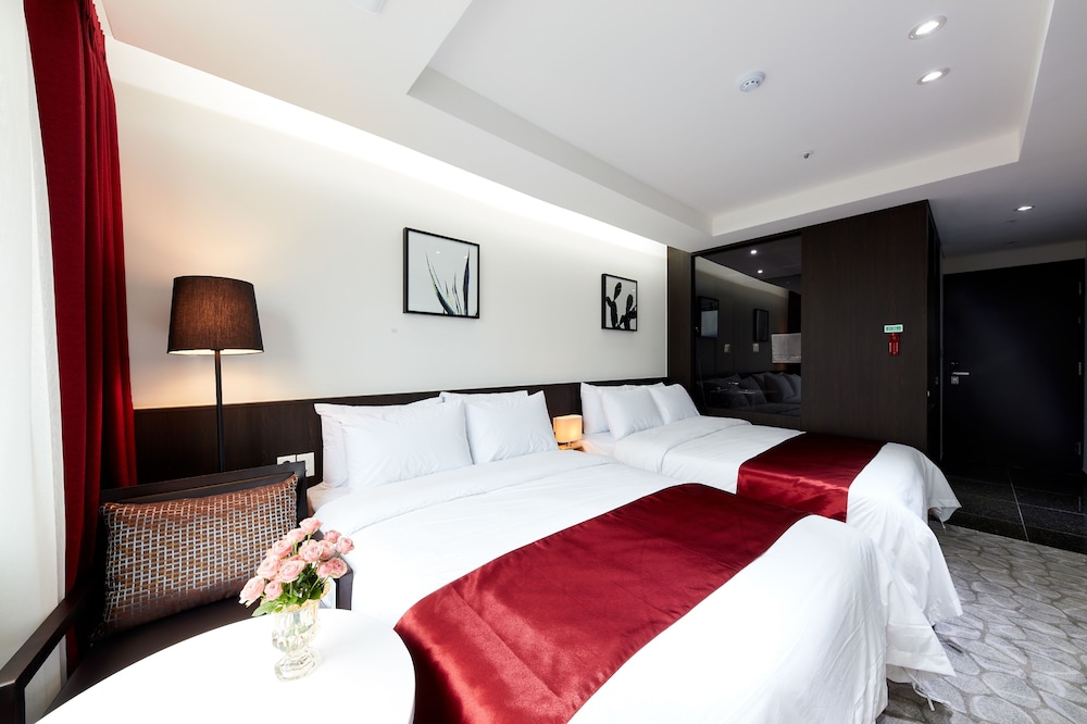 Ramada by Wyndham Yongin 8/28