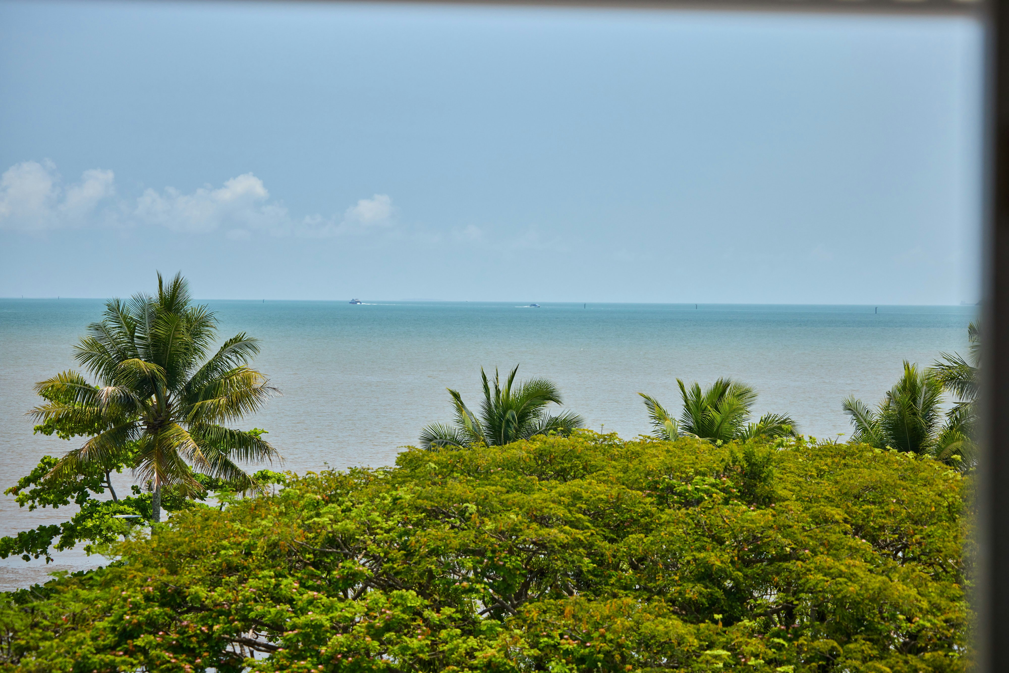 Cairns Harbourside Hotel 55/60