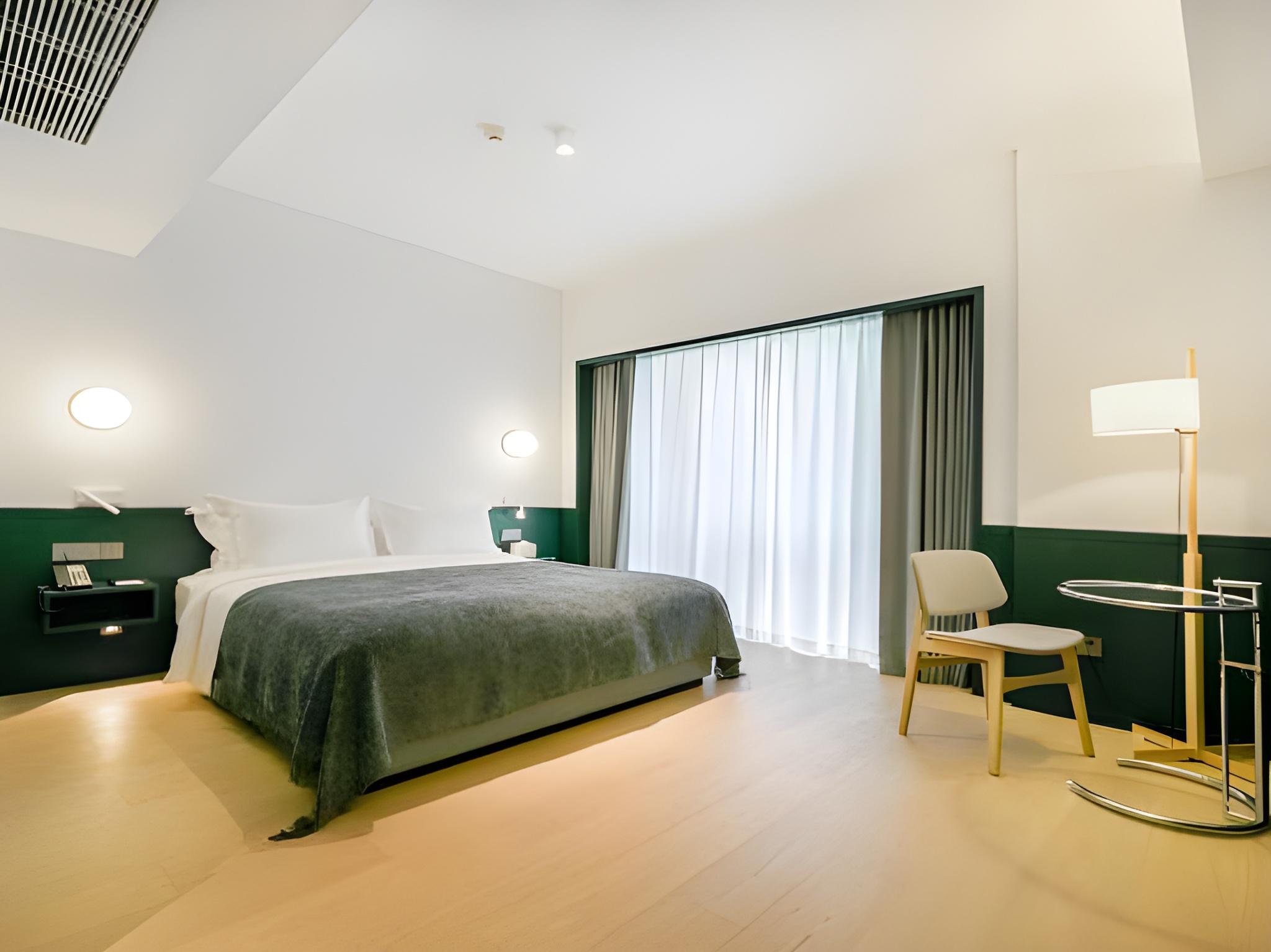Sky, Style, Starry, Luxury, Suite, Queen Bed