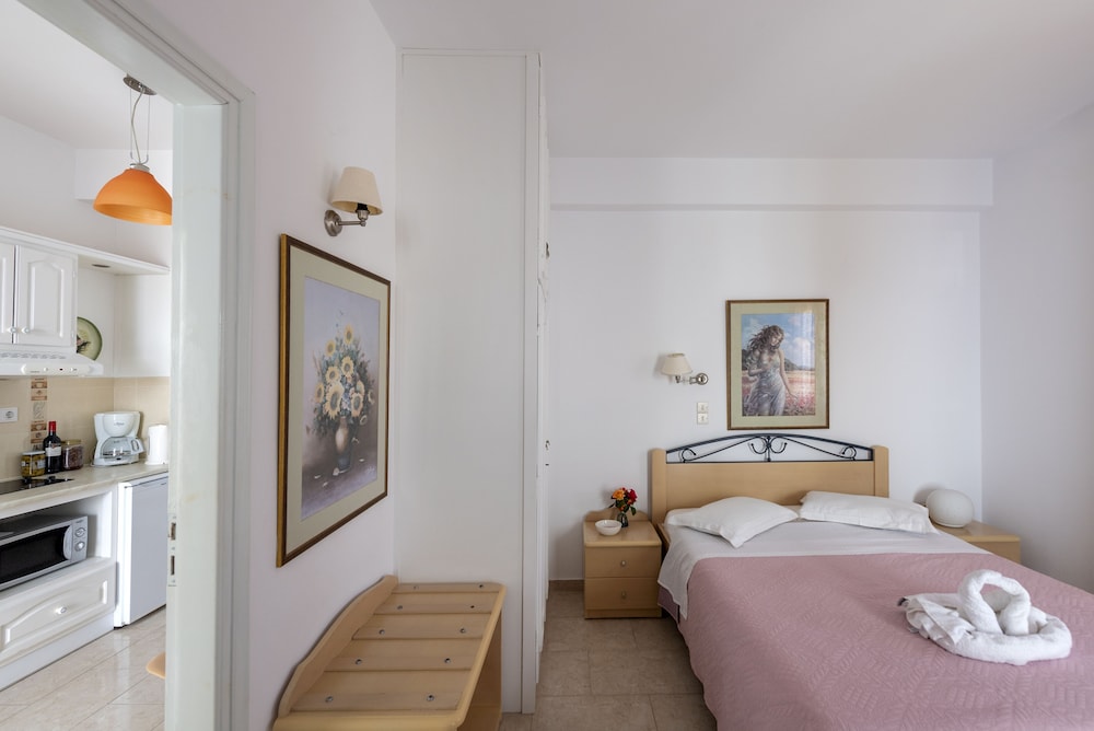 Leonardos Apartments 21/50